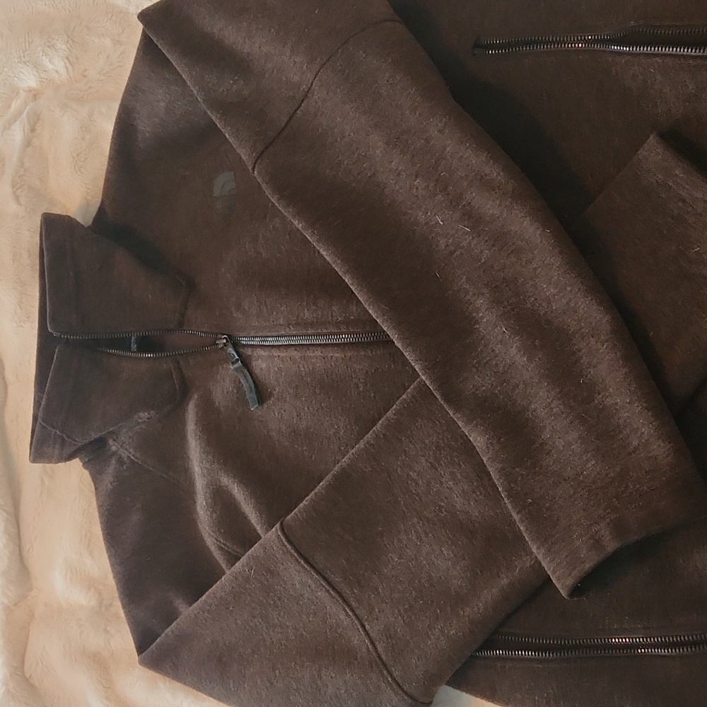 Mens size Large North Face jacket .
